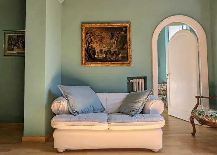 Spanish Steps Enchanting Apartment